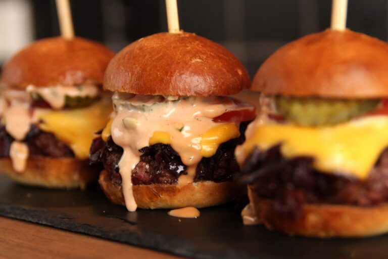 food hoofd cheeseburgersliders 8 scaled